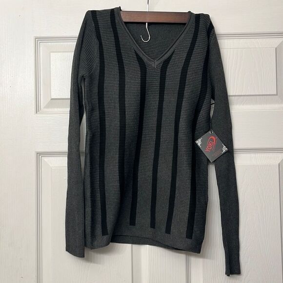 Women's Small Yoki Sweater - Picture 1 of 3